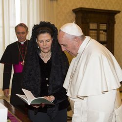 El Papa Francisco recibe en audiencia a la Reina Silvia de Suecia