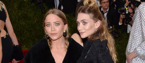 Mary-Kate y Ashley Oslen en la alfombra roja de la Gala del Met 2015 