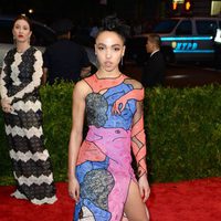 FKA Twigs en la alfombra roja de la Gala del Met 2015