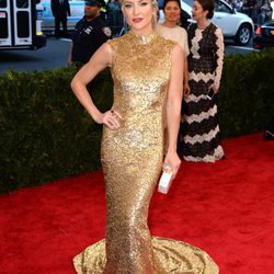 Kate Hudson en la alfombra roja de la Gala del Met 2015