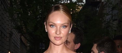 Candice Swanepoel en la alfombra roja de la Gala del Met 2015