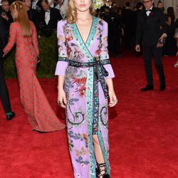 Georgia May Jagger en la alfombra roja de la Gala del Met 2015