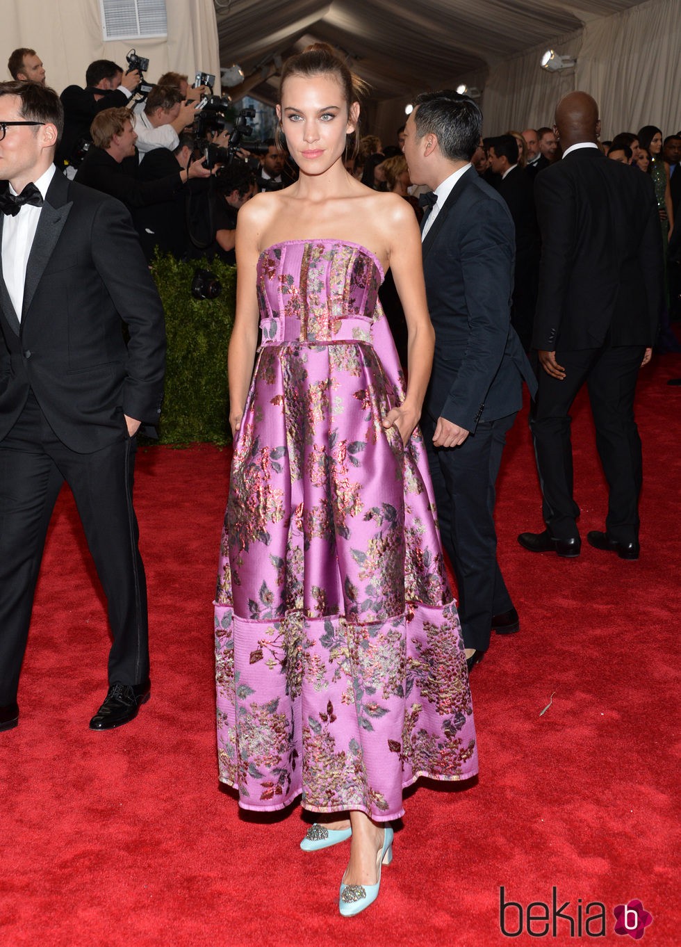 Alexa Chung en la alfombra roja de la Gala del Met 2015