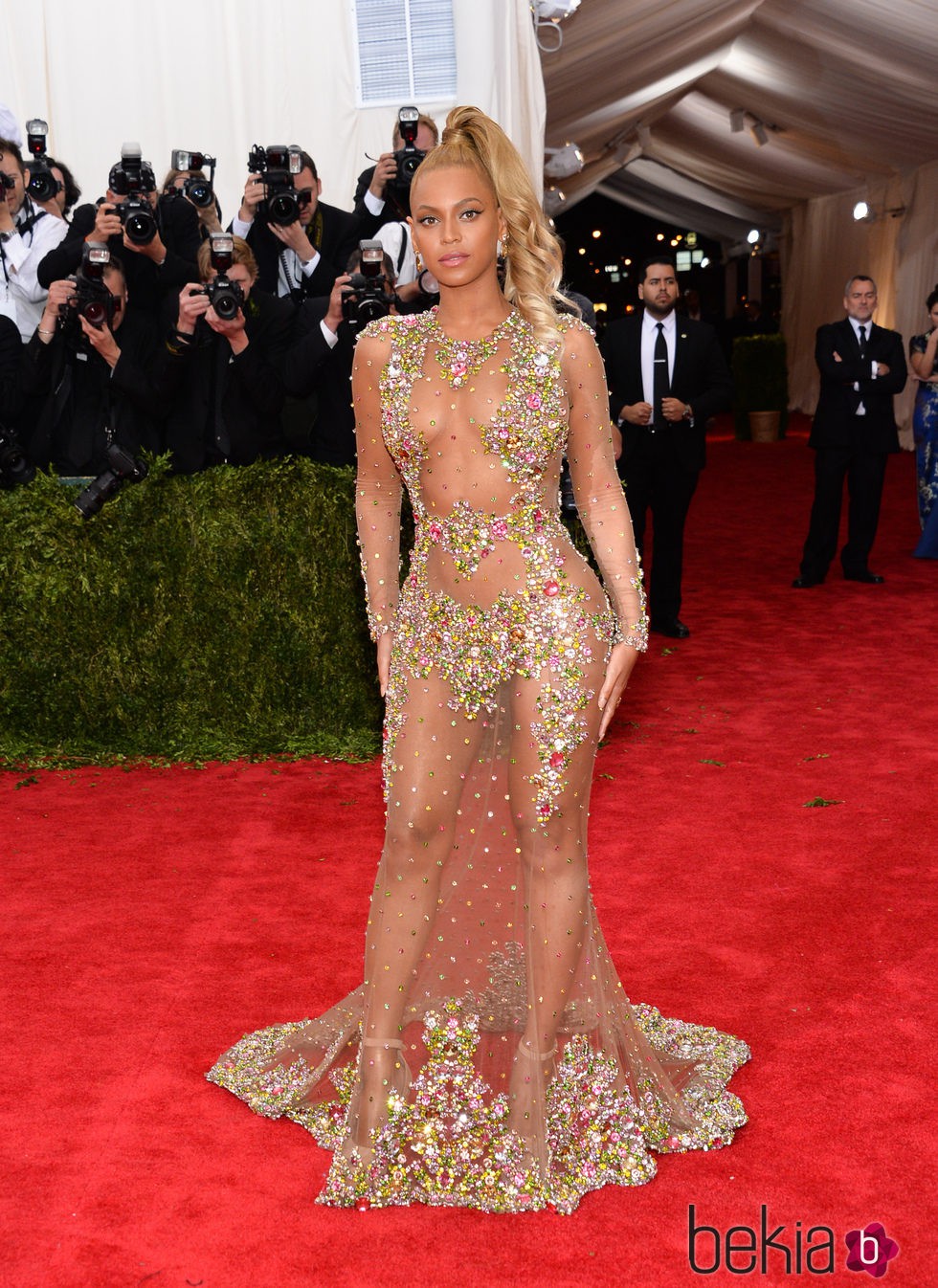 Beyoncé en la alfombra roja de la Gala del Met 2015