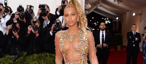 Beyoncé en la alfombra roja de la Gala del Met 2015