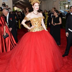 Karen Elson en la alfombra roja de la Gala del Met 2015