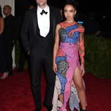 Robert Pattinson y su novia FKA en la gala MET 2015