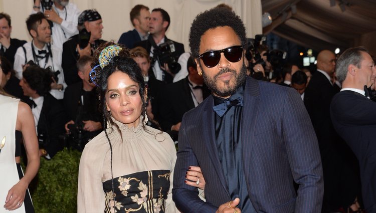 Lenny Kravitz y Lisa Bonet en la alfombra roja de la Gala del Met 2015