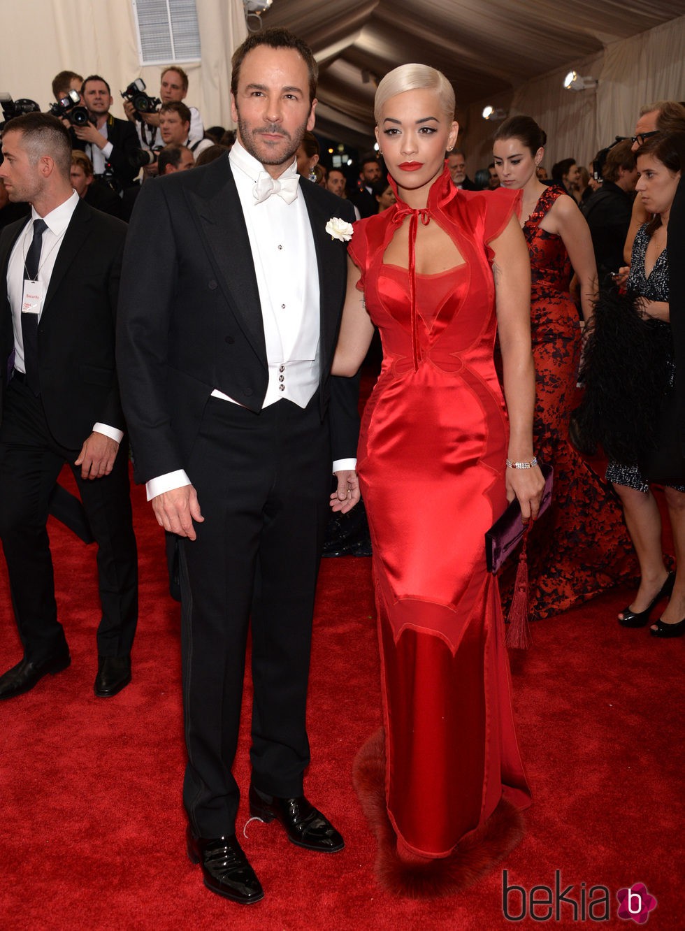 Rita Ora y Tom Ford en la alfombra roja de la Gala del Met 2015