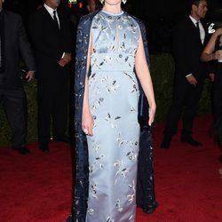 Emily Blunt en la alfombra roja de la Gala del Met 2015