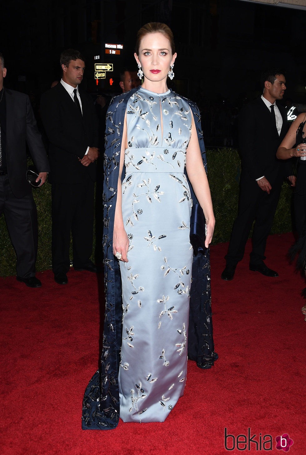 Emily Blunt en la alfombra roja de la Gala del Met 2015