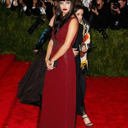 Adriana Lima en la alfombra roja de la Gala del Met 2015