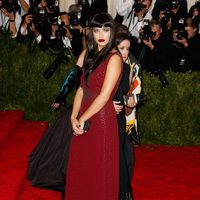 Adriana Lima en la alfombra roja de la Gala del Met 2015