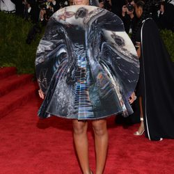 Solange Knowles en la alfombra roja de la Gala del Met 2015