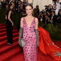 Olivia Wilde en la alfombra roja de la Gala del Met 2015