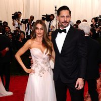 Sofía Vergara y Joe Manganiello en la Gala del Met 2015