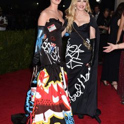 Madonna y Katy Perry en la alfombra roja de la gala MET 2015