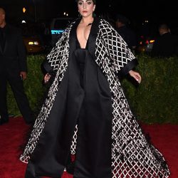 Lady Gaga en la alfombra roja de la Gala MET 2015