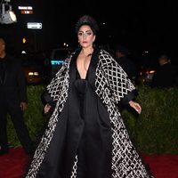 Lady Gaga en la alfombra roja de la Gala MET 2015