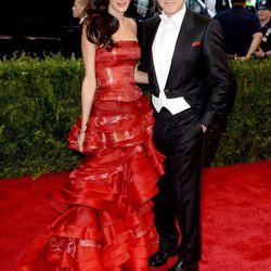 George Clooney y su mujer Amal Alamuddin en la gala MET 2015