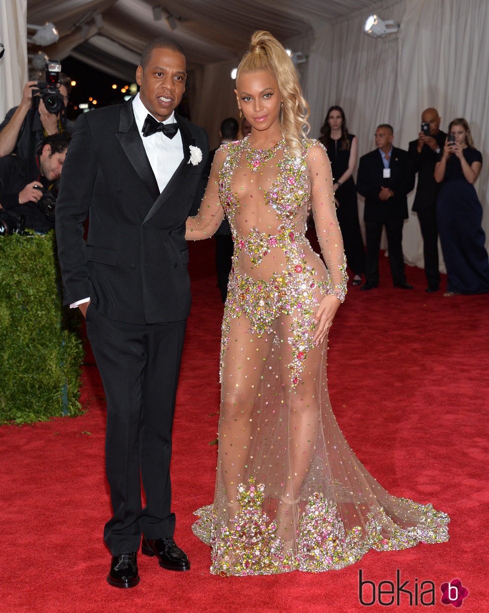 Beyoncé y Jay Z en la alfombra roja de la gala MET 2015