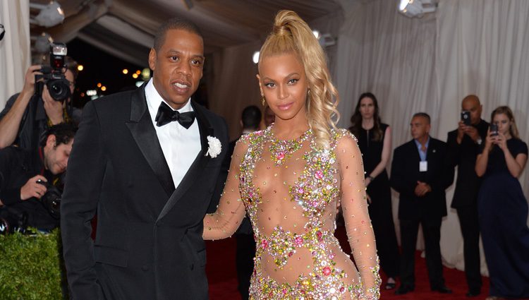 Beyoncé y Jay Z en la alfombra roja de la gala MET 2015