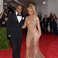 Beyoncé y Jay Z en la alfombra roja de la gala MET 2015