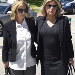 María Teresa Campos y Terelu Campos en la capilla ardiente de Jesús Hermida