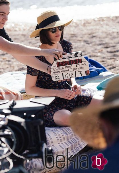 Dakota Johnson grabando un anuncio de cerveza en Ibiza