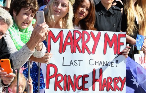 Una australiana pide matrimonio al Príncipe Harry en Sydney