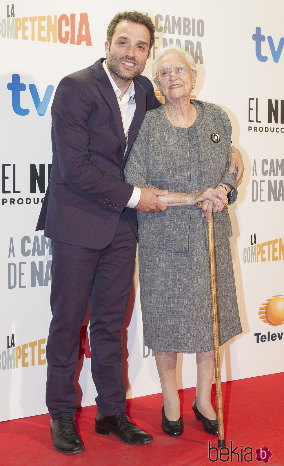 Daniel Guzmán y su abuela Antonia en el estreno de 'A cambio de nada'