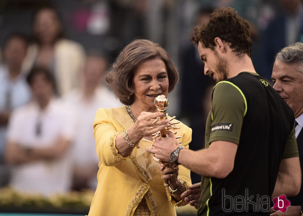 La Reina Sofía entregando a Andy Murray el trofeo del Madrid Open 2015