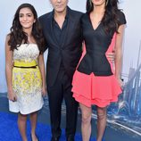 George Clooney y Amal Alamuddin, junto a la sobrina de ella, en la premiere de de 'Tomorrowland'