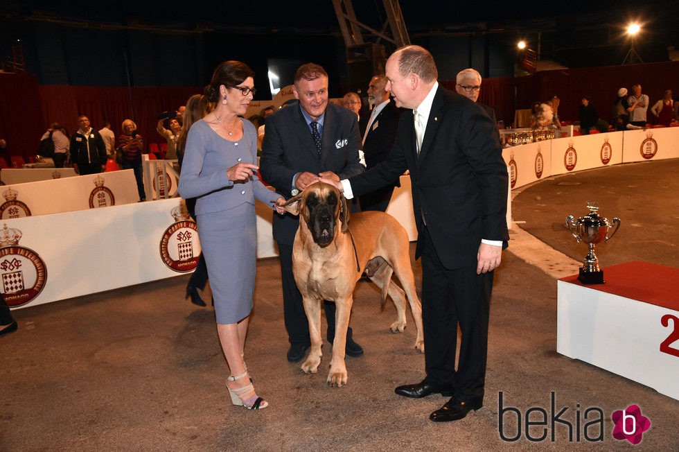 Carolina y Alberto de Mónaco en la clausura de una exposición canina tras el bautizo de Jacques y Gabriella de Mónaco