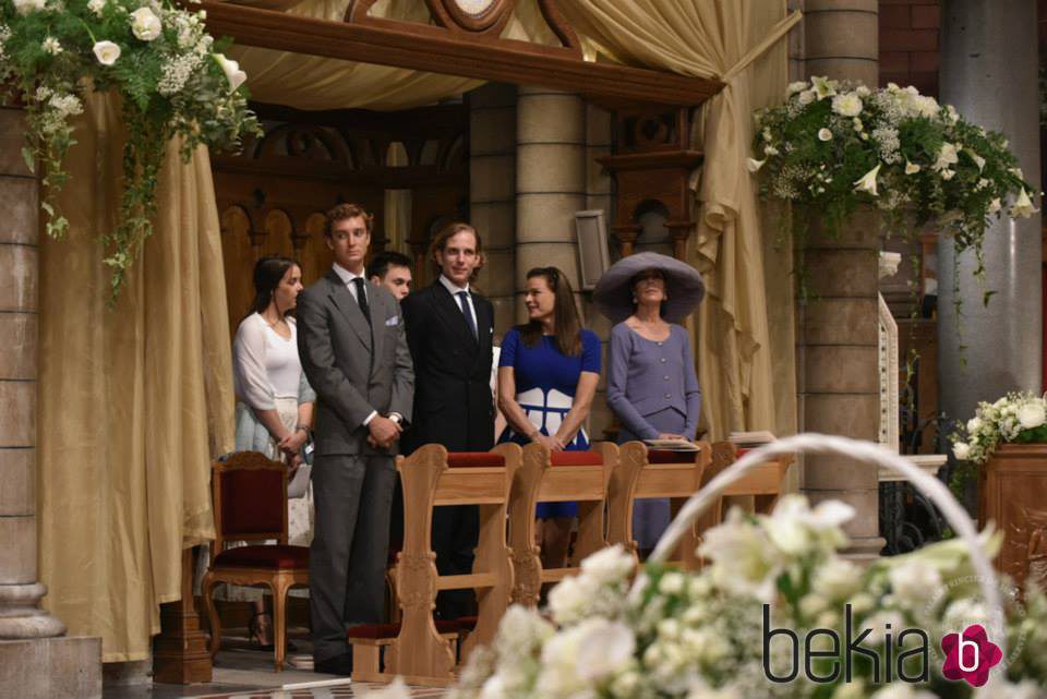 Pierre y Andrea Casiraghi, Estefanía y Carolina de Mónaco y Pauline y Louis Ducruet en el bautizo de Jacques y Gabriella de Mónaco