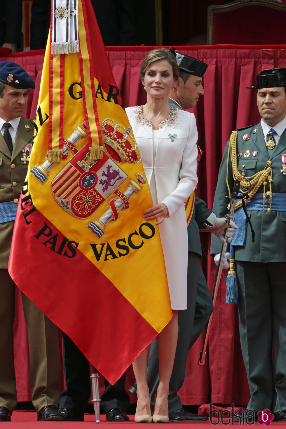 La Reina Letizia en la entrega de la Enseña Nacional a la Guardia Civil en Vitoria