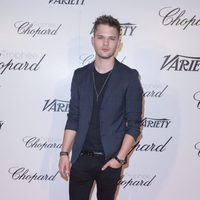 Jeremy Irvine en la gala del Trofeo Chopard del Festival de Cannes 2015