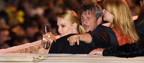 Charlize Theron y Sean Penn en la gala Life Ball 2015