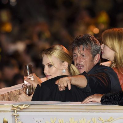 El corto pero intenso romance de Charlize Theron y Sean Penn