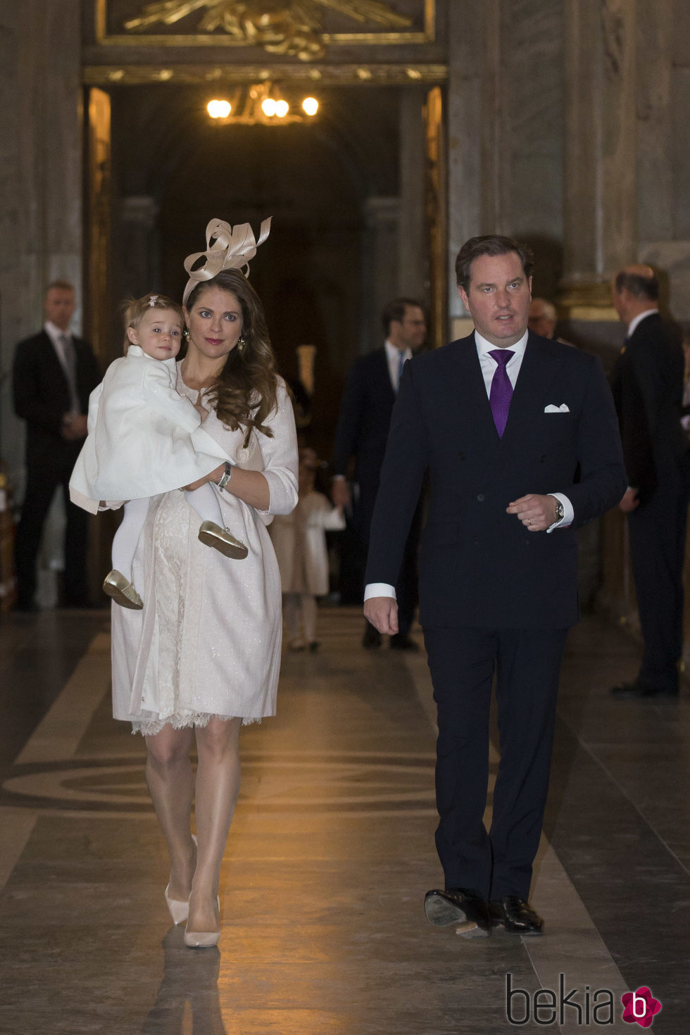 Magdalena de Suecia y Chris O'Neill con su hija Leonor en la lectura de las amonestaciones prenupciales de Carlos Felipe de Suecia y Sofia Hellqvist