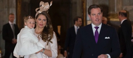 Magdalena de Suecia y Chris O'Neill con su hija Leonor en la lectura de las amonestaciones prenupciales de Carlos Felipe de Suecia y Sofia Hellqvist