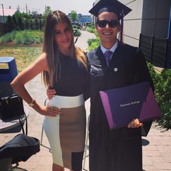 Sofía Vergara con su hijo Manolo en su graduación