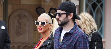 Christina Aguilera con su prometido Matt Rutler en Disneyland