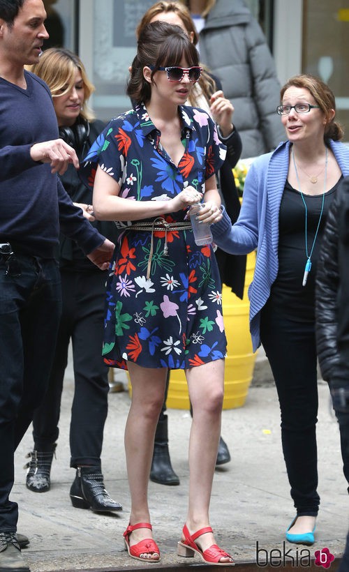 Dakota Johnson rodando una escena de 'How To Be Single'