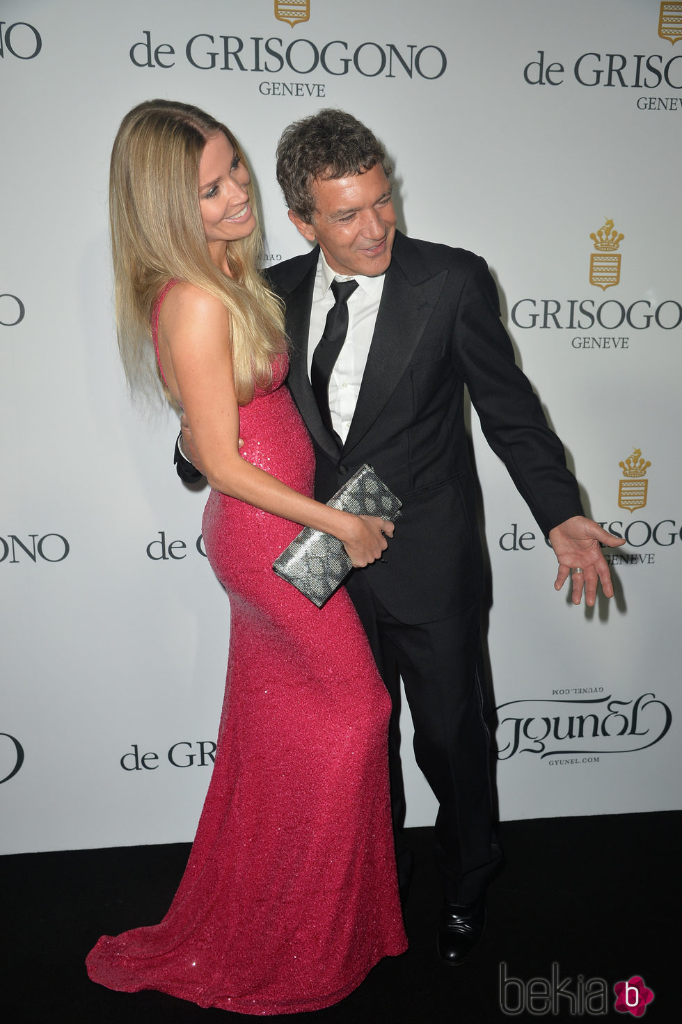 Antonio Banderas y Nicole Kimpel en una fiesta en el Festival de Cannes 2015