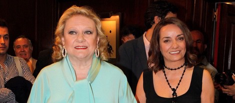 Marisol Ayuso y Pepa Bueno en la entrega de los Bombines de San Isidro 2015