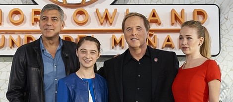 George Clooney, Raffey Cassidy, Britt Robertson y Brad Bird presentan 'Tomorrowland' en Valencia