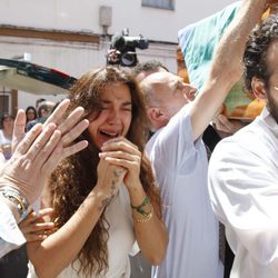 Alba Molina rota de dolor en la capilla ardiente de su padre Manuel Molina en Sevilla