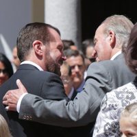 El Rey Juan Carlos y Jesús Ortiz se saludan en la Primera Comunión de la Princesa Leonor