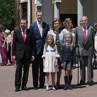 La Princesa Leonor con la Familia Real y los Ortiz-Rocasolano en su Primera Comunión